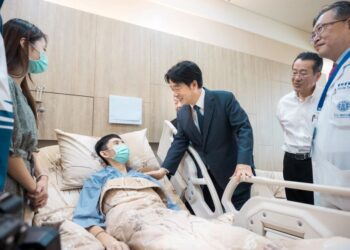 幻象2000墜海　賴清德親探視獲救飛官、幻象戰機全面停飛特檢