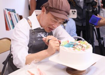 返鄉青年創業「五歡喜」甜點工作室　翁章梁勉勵為夢想加油