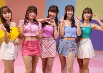 「啦啦隊女神」Yuri、短今、瑟七、丹丹、宜芳夢幻合體拍手遊廣告