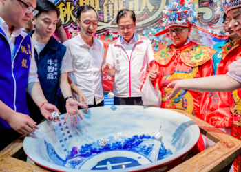 南崁五福宮「中秋博餅狀元王」 張善政盼將傳統文化發揚光大