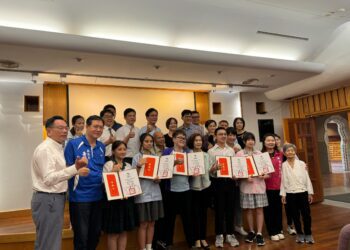 縣長接見總統教育獎得主 勉勵朝夢想勇敢前進