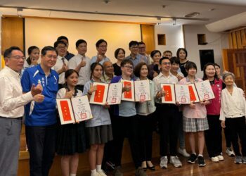 縣長接見總統教育獎得主　勉勵朝夢想勇敢前進