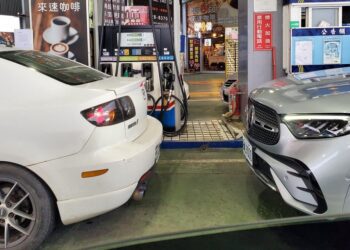 國內油價雙跌 10/20起汽、柴油各降0.5元及0.8元