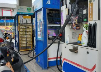 國內一週新油價微調　10/14起汽、柴油各降0.1元