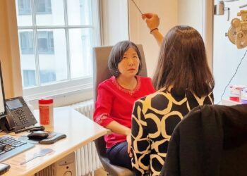 賴麗如到倫敦開刀　帶回英國高端醫學服務標準　打造信賴眼科SOP
