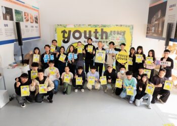 首本跨域集結的青春人物冊 《YOUTH 有事青年特刊》正式發行！ 6 個有事主題×80 位有事代表 用城市發行面向全國