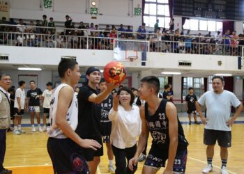嘉義市青少年三對三籃球賽開幕　球星高錦瑋助陣