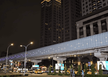 新北捷運隔音牆驚豔登場 色彩燈光結合藝術迎接耶誕城