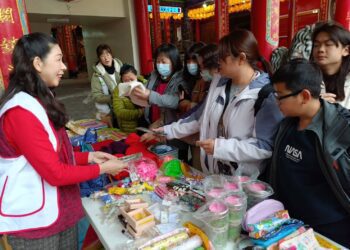 家扶無窮世代新春義賣 助貧童好好生活、安心學習