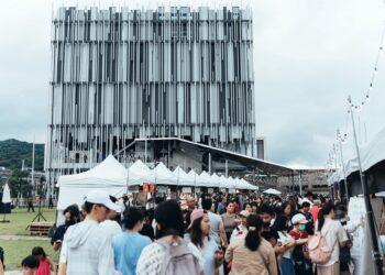 藝起狂歡！新北市美術館週年慶 4/25 登場 流聲市集與戶外演唱會嗨翻全場