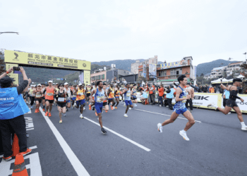 肯亞選手Cyrus Kipkemboi奪萬金石馬拉松冠軍 周庭印、謝千鶴拿下國內組冠軍
