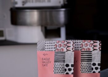 青年返鄉發揮巧思　當蜂蜜碰上咖啡創出好滋味