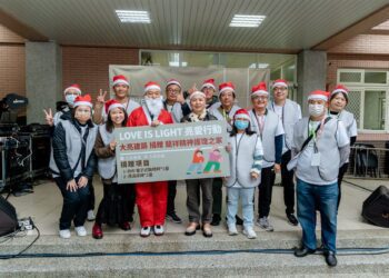 大亮建築化身聖誕老人降臨龍祥長照機構陪伴長者歡度聖誕佳節