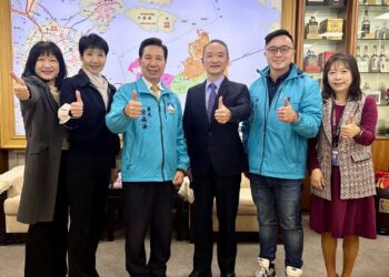 華信航空張程皓總經理拜會金門縣政府 雙方針對春節臺金空運交換意見