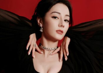 迪麗熱巴春晚重現超強舞技 表演才凸槌 再流出素顏練舞驚人畫面