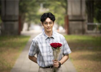 為戲模擬各種求婚畫面 曹佑寧膝蓋跪到黑