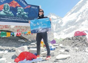 在聖母峰「看見臺灣」「跑山幫」創辦人林士懿讓齊柏林導演的作品於世界屋脊閃耀