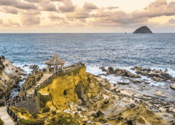 北觀處歡迎您搭「台灣觀巴」遊皇冠海岸 相關行程買一送一活動持續到年底