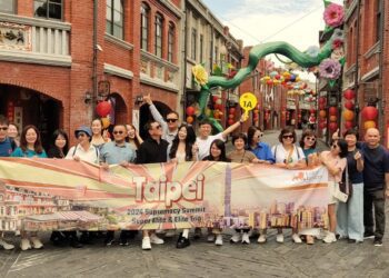 「天燈照亮台灣美好」 馬來西亞千人獎勵旅遊團社群打卡掀熱潮
