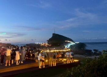 2025野柳石光夜訪女王即日起至7/13(日)登場 以沉浸式光影藝術為夏夜奇岩披上夢幻色彩