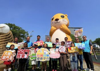 14米巨大阿特7/16正式開展 打卡消費即可換LINE貼圖