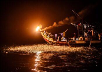 火光入海、魚群狂躍 金山蹦火仔即將於5月開跑！ 全球唯一蹦火漁法限時登場 親眼見證海上奇景