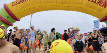 第13屆金廈泳渡熱烈開賽　百組菁英泳挑戰金廈海域　展現體能與精湛泳技