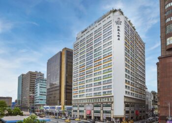 台北凱撒「藝起寵愛爸爸月」全館優惠開跑 帶爸爸玩台北 憑票根住房3,588元起 加碼送交通券、禮物卡 到Checkers餐廳名字有「凱」或「撒」全桌8折 王朝合菜每人627元起
