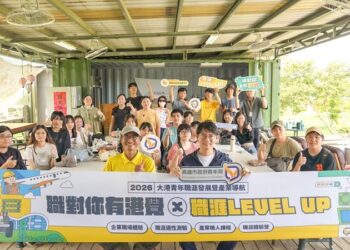 高雄青年局帶領學子從傳統走向科技 操作自動化農機探索農業職涯