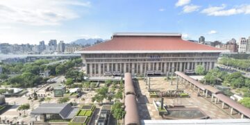 台北凱撒推「搭高鐵秋遊趣」住房專案，秋日來場美食小旅行 平日每晚3,799元起，入住送王朝港點自由配 連住每晚3,299元起，再送人氣伴手禮，最高享2,000元國旅補助