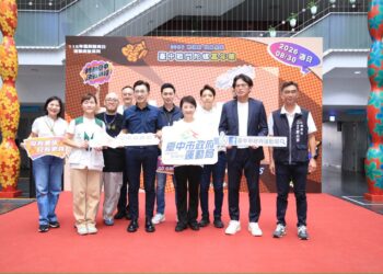 盧秀燕、江啟臣、黃國昌同場PK戰鬥陀螺！六都首創嘉年華 256名額5分鐘秒殺