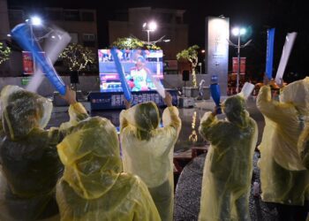 12強棒賽預賽最後一戰 球迷不畏風雨熱情應援