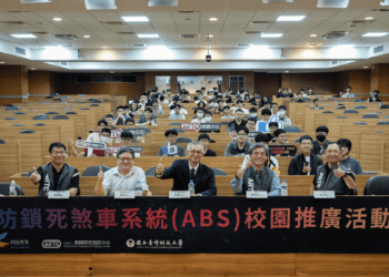 科研安全技術前進校園 車輛中心首創「ABS虛實整合平台」 大學生體驗機車防鎖死煞車系統