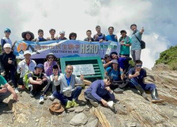 嘉義市樹立普特共融典範　師生組隊成功挑戰合歡山北峰