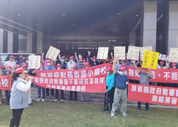 「反對廢校、還我舊寮國小」 上百位鄉親至屏縣府陳情