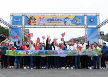 碧潭健走熱潮 新北元旦升旗嗨翻 侯友宜期盼雙和帶動新年進步