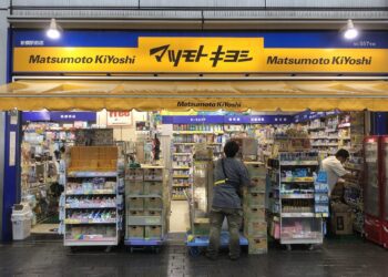 日本購買這款染髮膏 遮白髮效果好！她用完大讚「植物天然、方便好用」：染完看起來年輕很多！