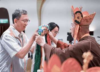 王明鉅讚法舟學會 40週年公益捐贈助身障團體 發揮宗教向善力量