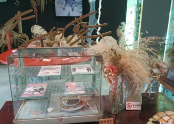 影音/用大海廢棄物和路邊野花草來設計浪漫婚禮 竹漂花藝師為外公外婆辦展覽