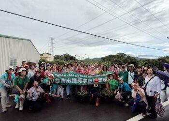 台南東山橘子盛產季節　李啟維議員服務處幫農民賣橘子