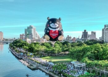 「2024高雄愛．月熱氣球」9/18 ibon手刀搶票 最萌高雄熊熱氣球帶你飛上月球