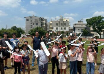 大葉機械系假日不停學 航空科學營推動科普教育走入偏鄉