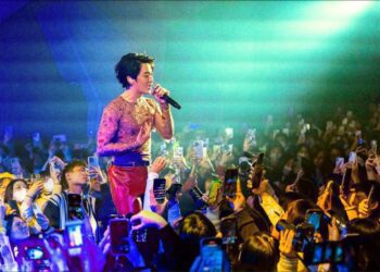 男神小樂開唱 首創「新郎進場」零距離 自詡養生皮膚管理不錯