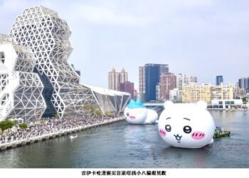 吉伊卡哇擁萬人祝福快樂出航 小八貓與兔兔相見歡