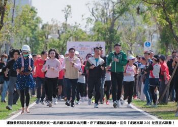 運發局攜手馬拉松世界APP打造「走跑高雄 2.0」 高雄在地運動社團逾百人齊聚響應 解鎖「綠園道」跑點