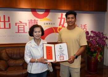 輕艇好手賴冠傑取得巴黎奧運參賽資格 縣長接見表揚