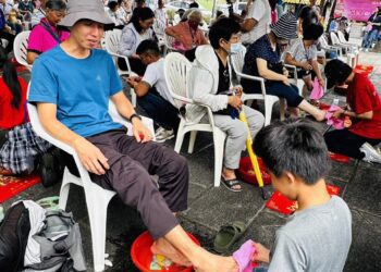 孝順父母「簡單愛」 甲父母洗腳謝親恩