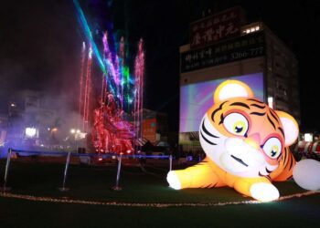 虎尾中元文化祭結合光影秀　30萬人潮嗨翻傳統小鎮