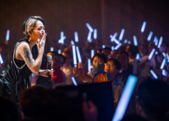 林曉培出道25周年演唱會三聲道嗨唱  被粉絲高分貝震撼到無語 