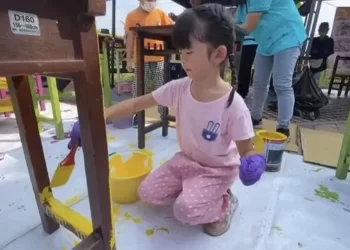 影音/繽紛色彩　埔心社區親子彩繪三蜜色桌椅